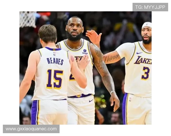 22-23赛季湖人队七名球员现身欧洲纳恩和加布里埃尔引人关注 22-23赛季湖人队七名球员现身欧洲纳恩和加布里埃尔引人关注