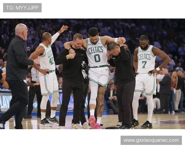 戈登揭幕战上半场狂轰7记三分创历史新纪录超越普尔与塔图姆